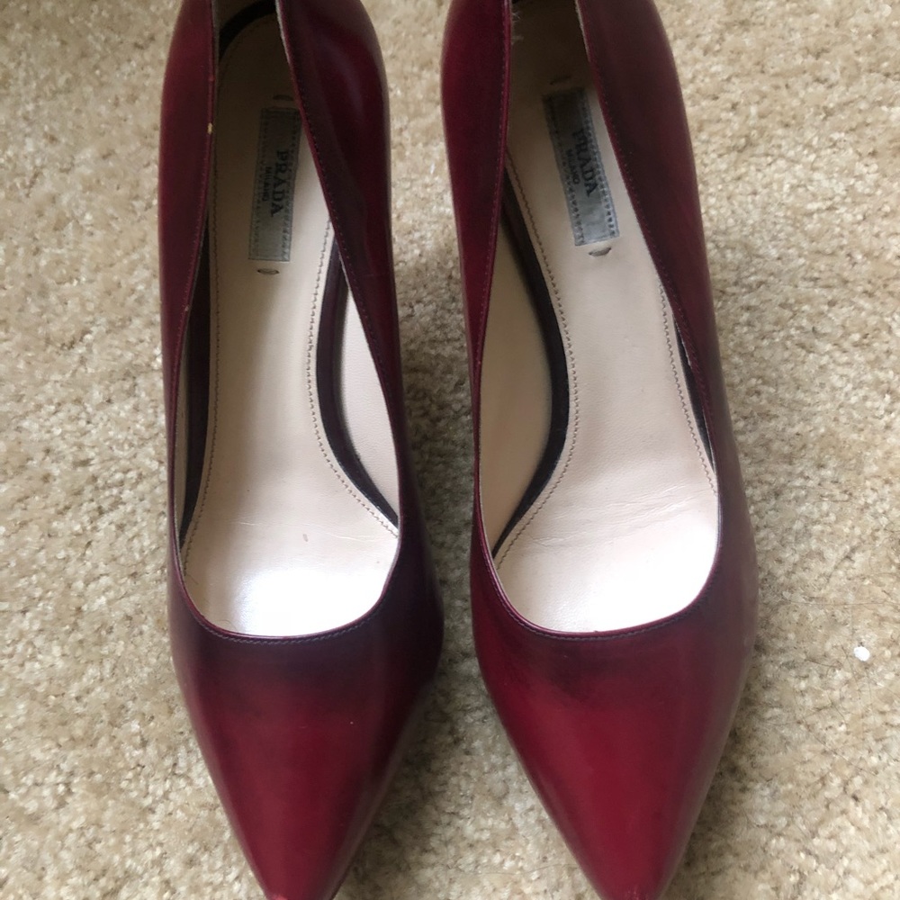Prada size 40– burgundy with an underlying black